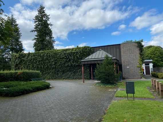 Die Trauerhalle auf dem Friedhof in Darmstadt Arheilgen Trauerhalle Friedhof Darmstadt Arheilgen