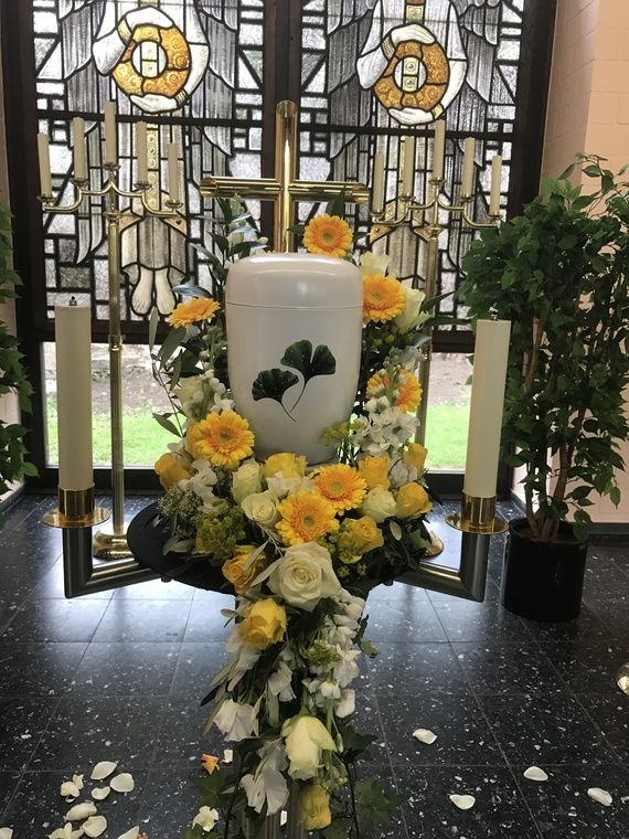 UrnenBlumenschmuck zur Trauerfeier
